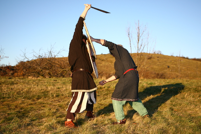 9419-s15-pokracovani-predkrokem-a-uderem-plochou-stitu.jpg 9419-s15-pokracovani-predkrokem-a-uderem-plochou-stitu.jpg