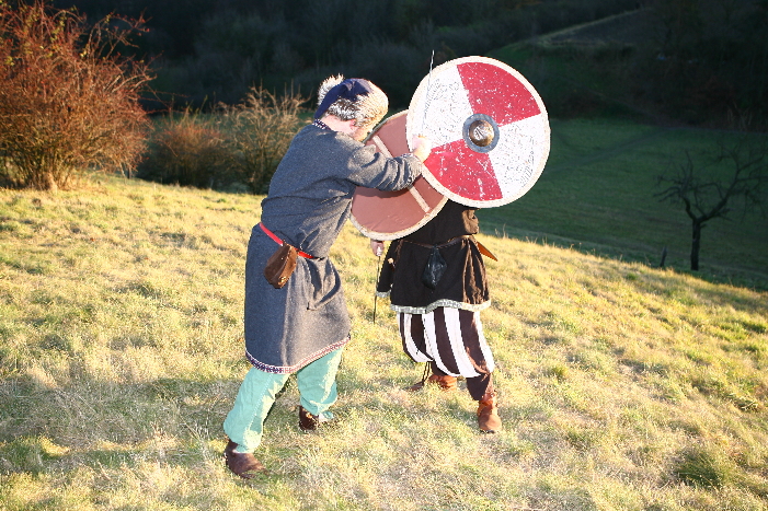 9427-s17-uder-hranou-stitu-zespodu-pod-bradu.jpg 9427-s17-uder-hranou-stitu-zespodu-pod-bradu.jpg