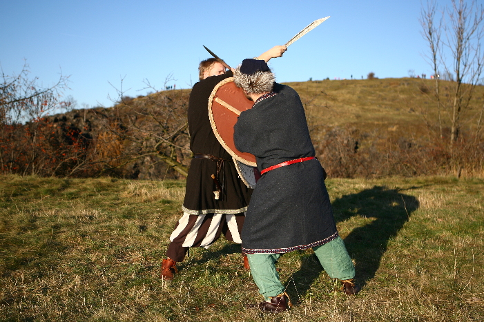 9315-obrana-proti-utoku-na-ozbrojenou-ruku-utokem-na-ozbrojenou-ruku-a-hlavu.jpg 9315-obrana-proti-utoku-na-ozbrojenou-ruku-utokem-na-ozbrojenou-ruku-a-hlavu.jpg