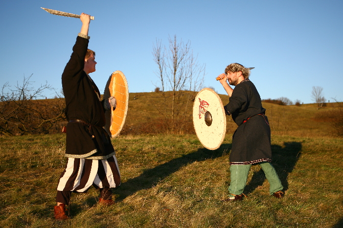 9417-s15-prichod-k-vysoko-drzene-zbrani.jpg 9417-s15-prichod-k-vysoko-drzene-zbrani.jpg