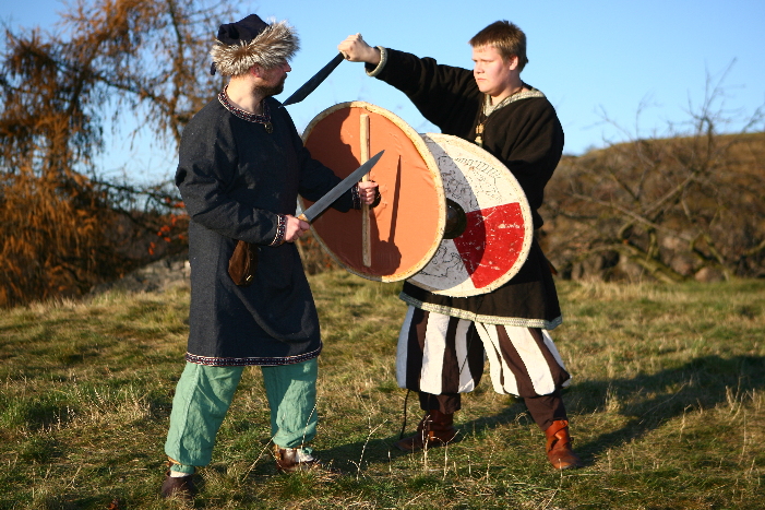 9366-s09-spravny-utok-bodem-pres-horni-okraj-stitu-a-kontrola-stitem.jpg 9366-s09-spravny-utok-bodem-pres-horni-okraj-stitu-a-kontrola-stitem.jpg